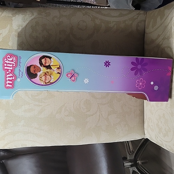 MY LIFE AS A FOREIGN POSEABLE LANGUAGE TUTOR DOLL IN BOX - Picture 8 of 9